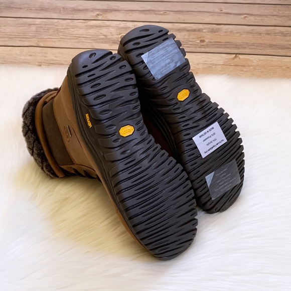 UGG Adirondack Boot II Luxe Quilt Waterproof - Picture 11 of 11